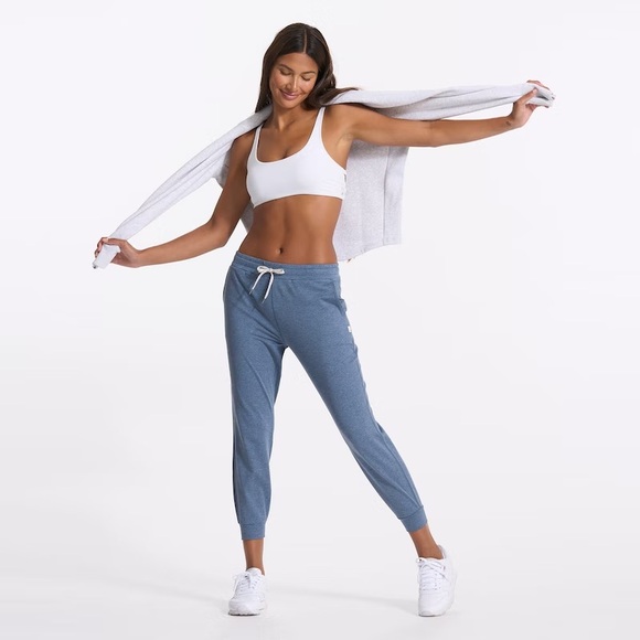 Vuori Women's Performance Joggers in Azure Heather - Picture 3 of 13